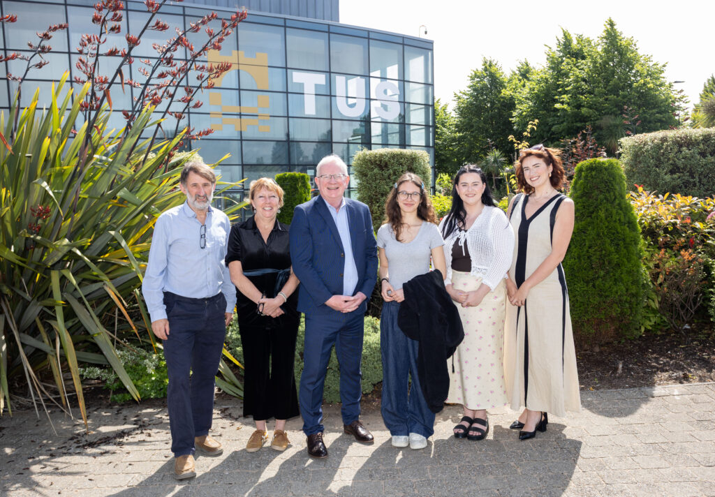 Martha Leone is joined by TUS President Professor Vincent Cunnane, her mother Maura Cusack, TUS lecturer Keith Moloney and TUS Global staff members Danielle Fallon and Fiona McKie outside the Millennium Theatre at the TUS Moylish Campus ahead of the World Chinese Language Championships.