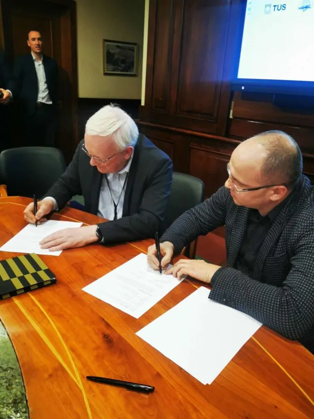 US President Prof. Vincent Cunnane signs an MoU with Khmelnytskyi National University (KHMNU) in Ukraine, alongside collaborative efforts with partners in Turkey, Croatia, and Belgium, to support refugee tourism entrepreneurship.