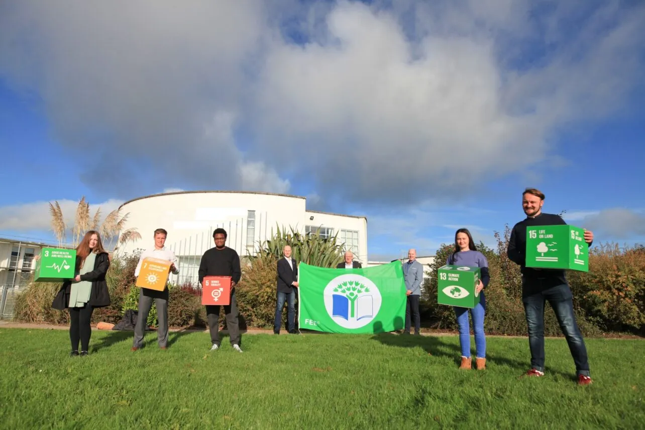 2021-TUS-Thurles-Green-Flag-SDG-cubes